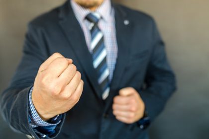 Робота менеджера - це прийняття рішень. Для цього потрібна влада, і за це менеджер має нести відповідальність